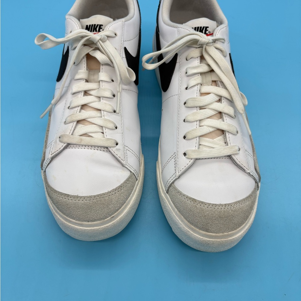 Nike White Black Low-Top Sneakers - Picture 5 of 10
